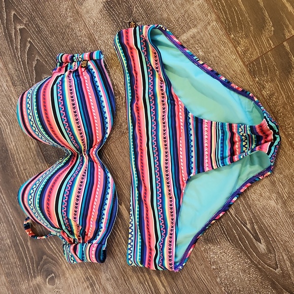 Colourful striped bikini - Picture 1 of 6